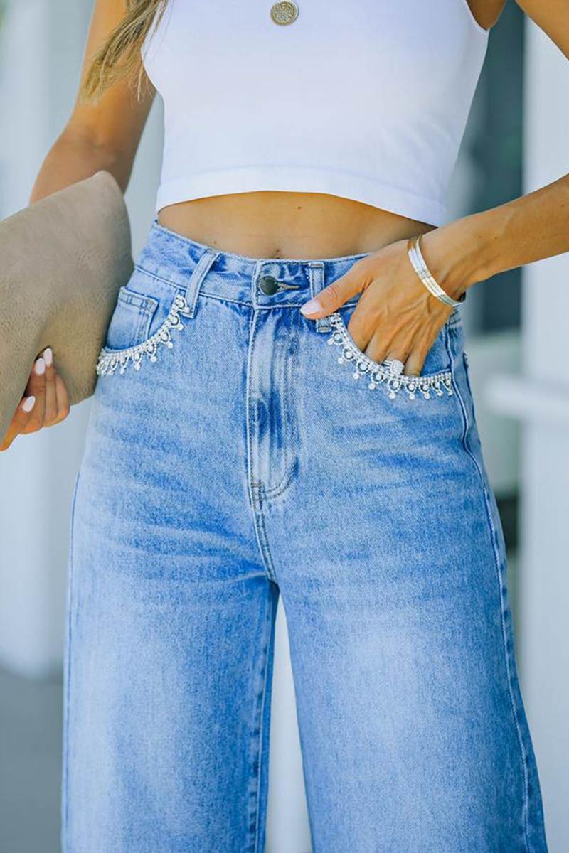 Well Tailored Trousers with a Graceful Silhouette