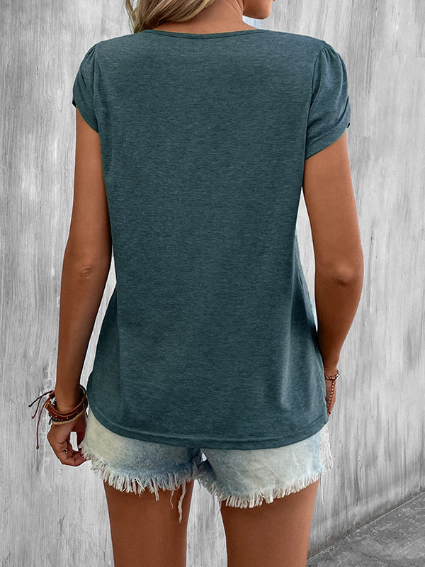Effortlessly Elegant T-Shirt with a Timeless Design