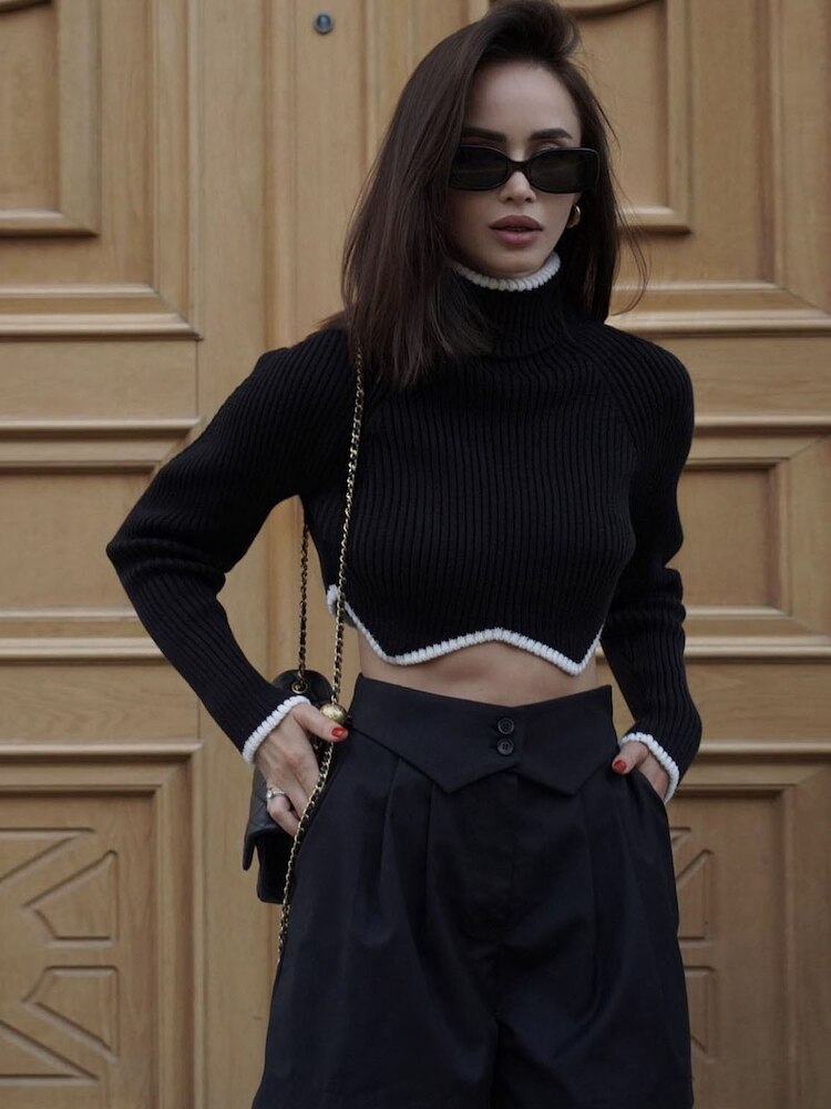 Effortlessly Elegant Sweater with a Timeless Design