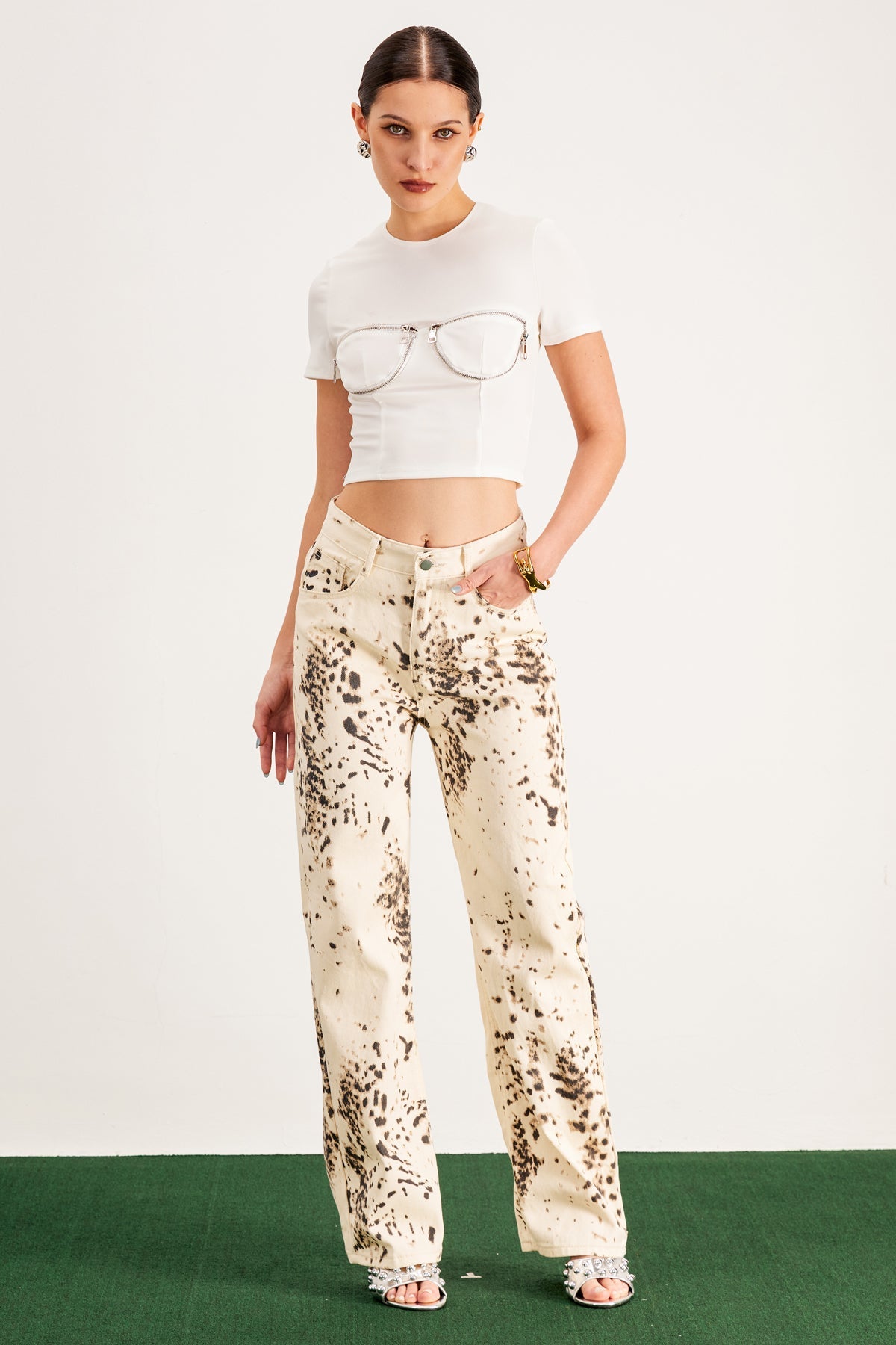 Well Tailored Pants with a Graceful Silhouette