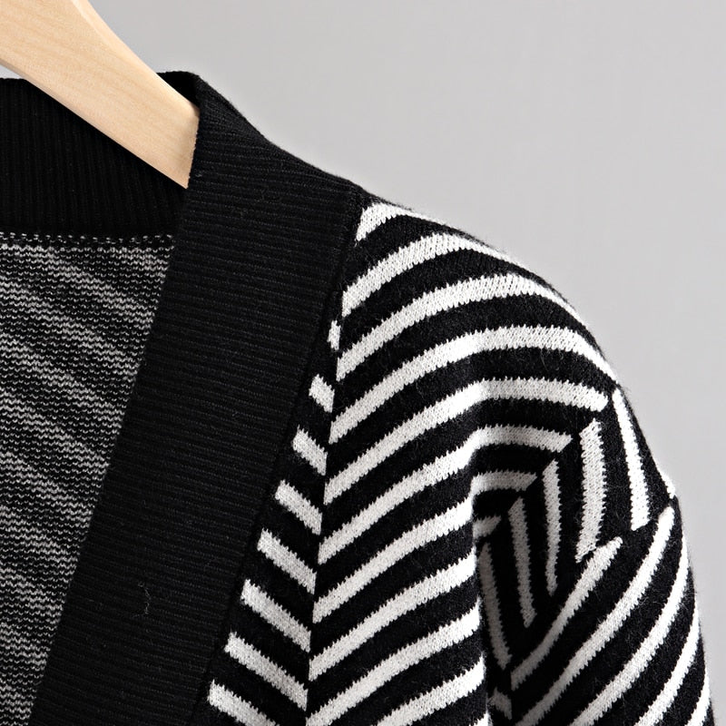 Elegantly Styled Cardigan for Everyday Wear