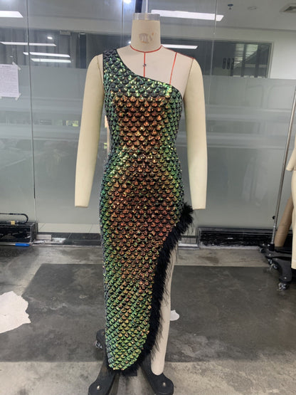 Beautifully Finished Dress in a Timeless Design