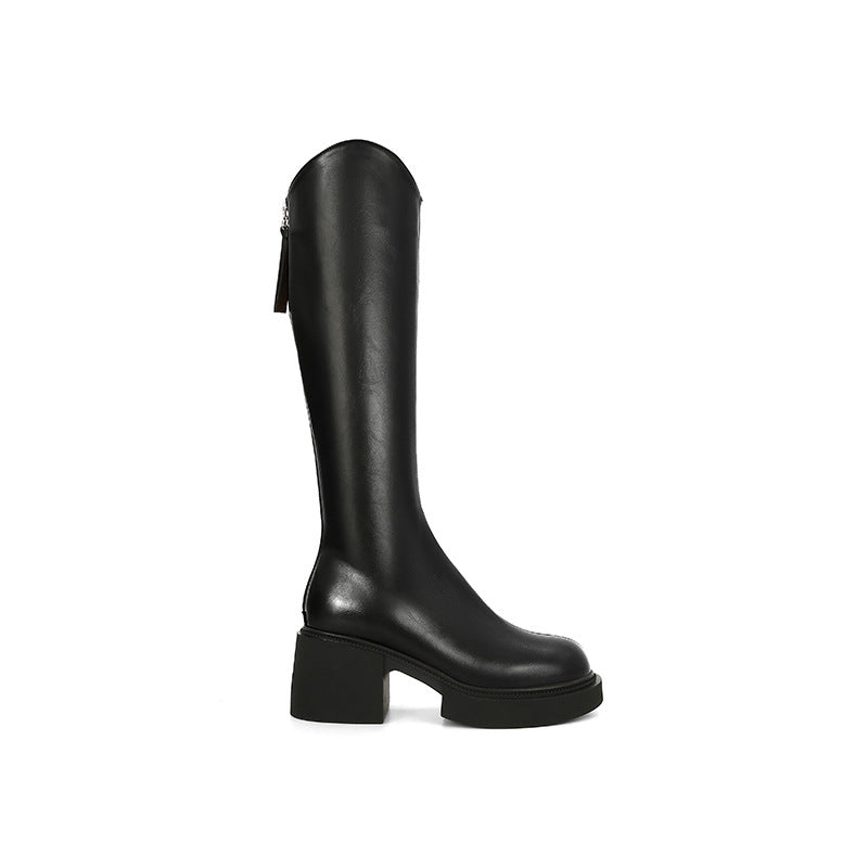 Effortlessly Elegant Boots with a Timeless Design