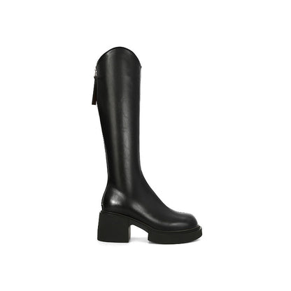Effortlessly Elegant Boots with a Timeless Design