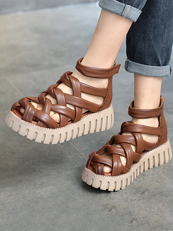 Effortlessly Elegant Sandals with a Timeless Design