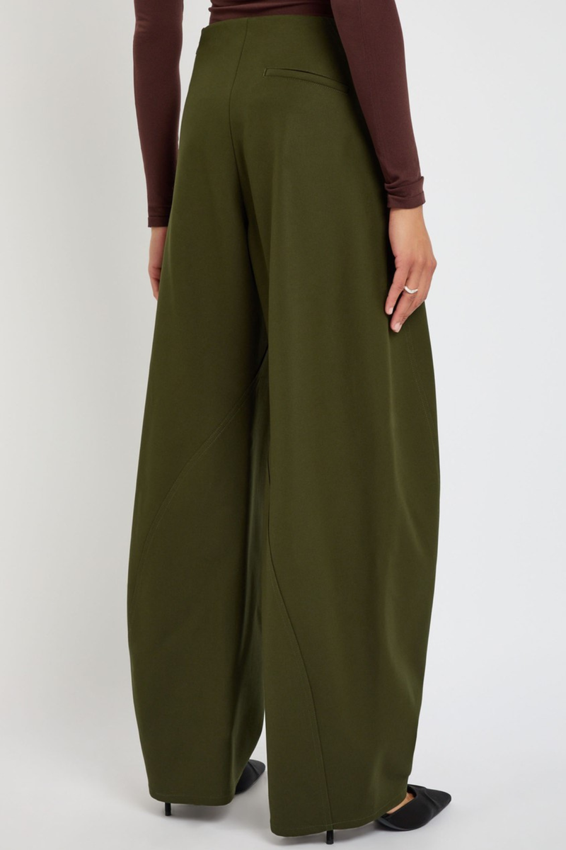 Beautifully Crafted Pants in a Classic Style
