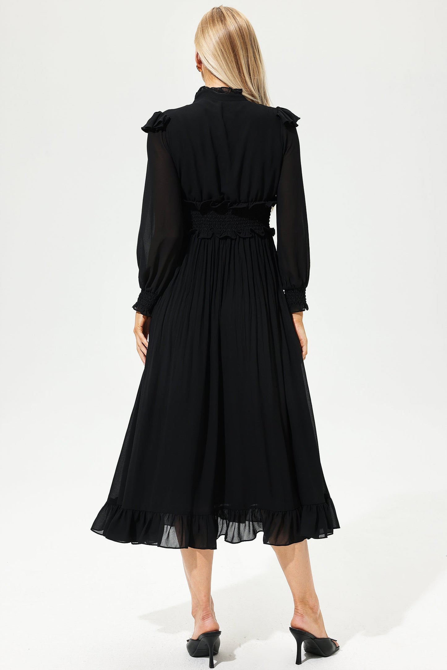 Beautifully Crafted Dress in a Classic Style