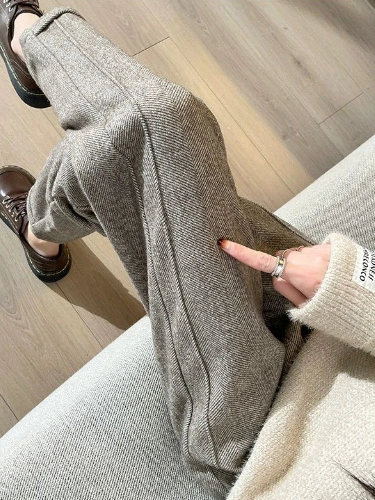 Sophisticated Trousers with a Clean Classic Look