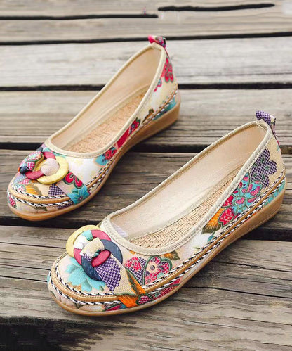 Effortlessly Elegant Heels with a Timeless Design