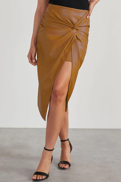 Effortlessly Elegant Garment with a Timeless Design