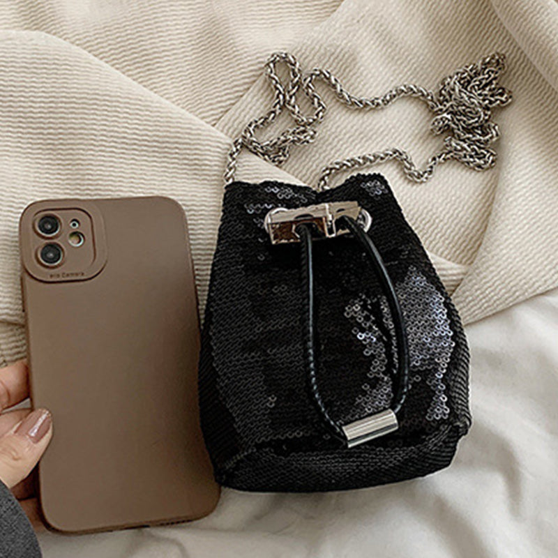 Well Tailored Bag with a Graceful Silhouette