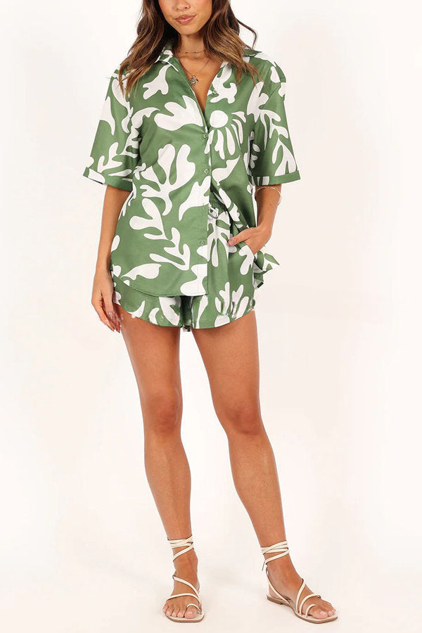Effortlessly Elegant Blouse with a Timeless Design