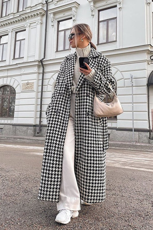 Well Tailored Coat with a Graceful Silhouette