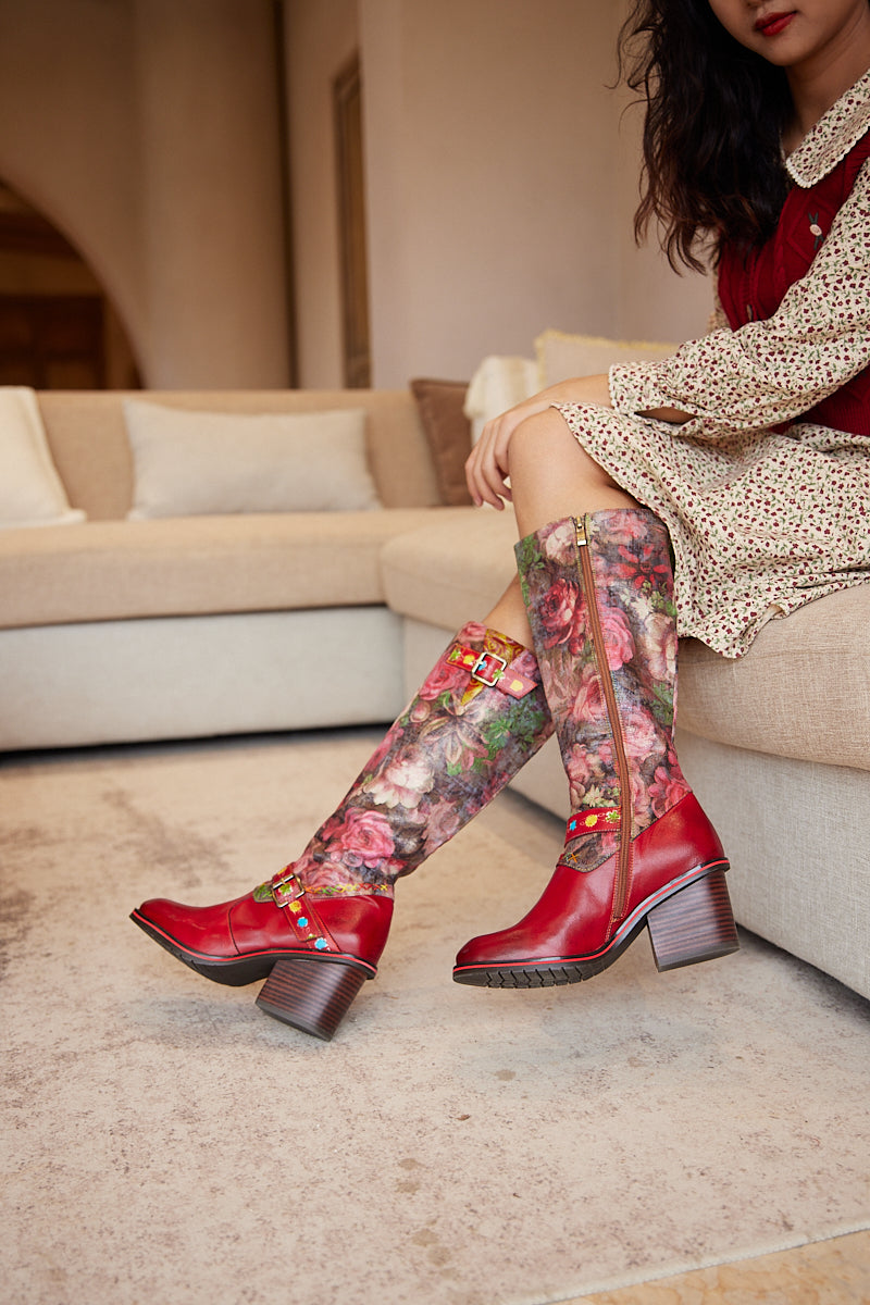 Effortlessly Elegant Boots with a Timeless Design