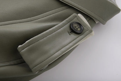 Effortlessly Elegant Coat with a Timeless Design