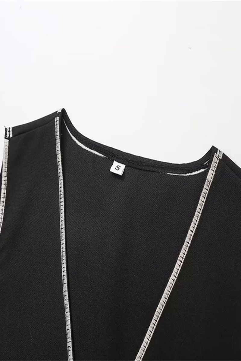 Effortlessly Elegant Garment with a Timeless Design