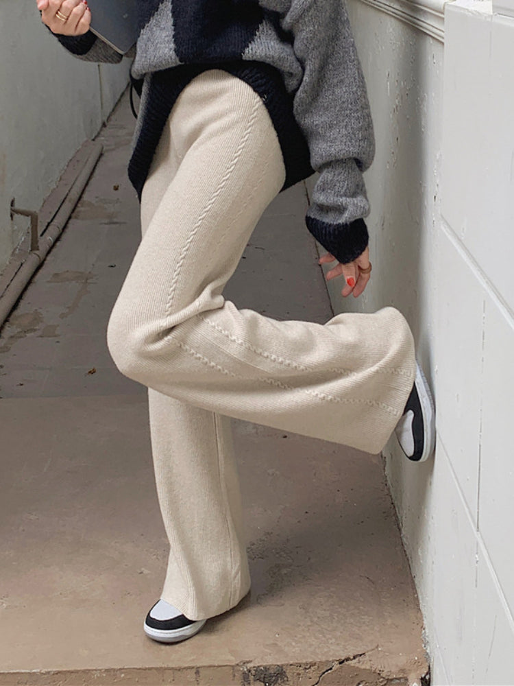 Well Tailored Pants with a Graceful Silhouette