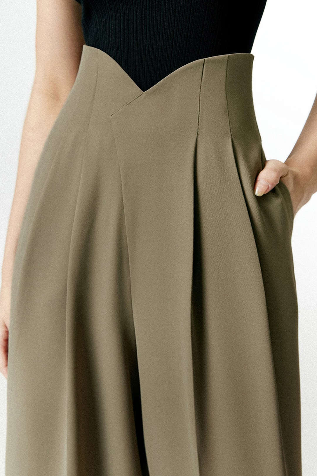 A Vintage Style Trousers with Delicate Timeless Details