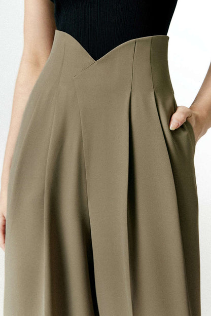 A Vintage Style Trousers with Delicate Timeless Details