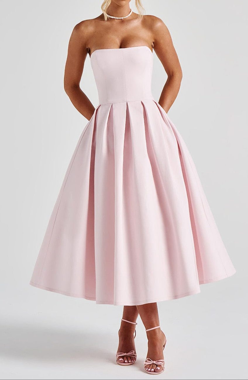 Effortlessly Elegant Dress with a Timeless Design