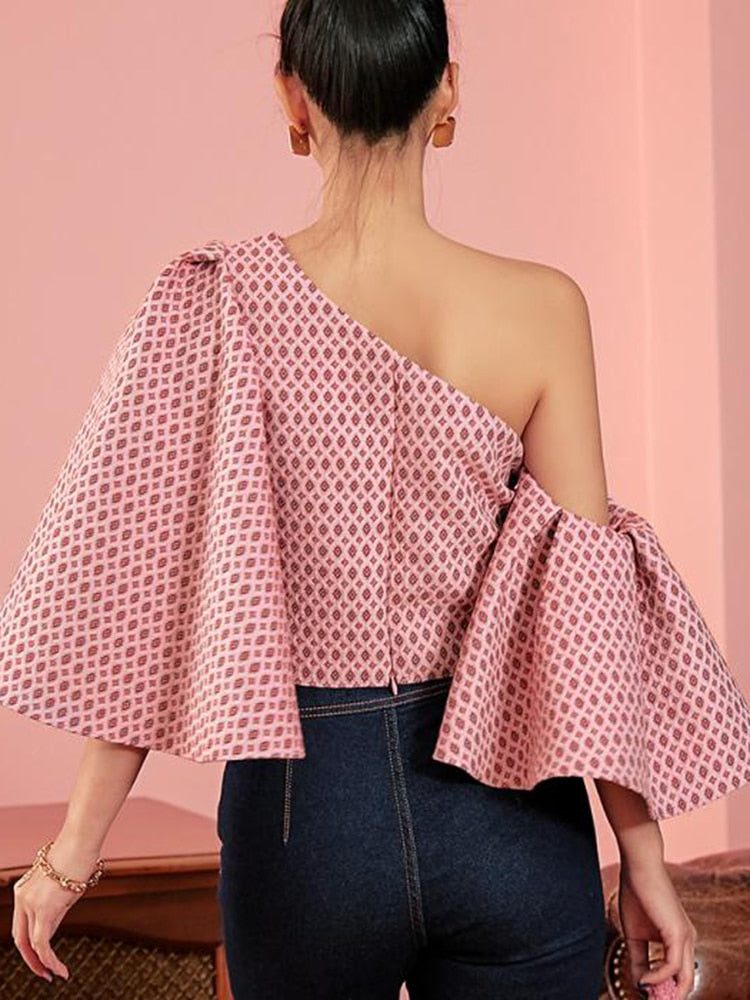 Elegantly Styled Blouse for Everyday Wear