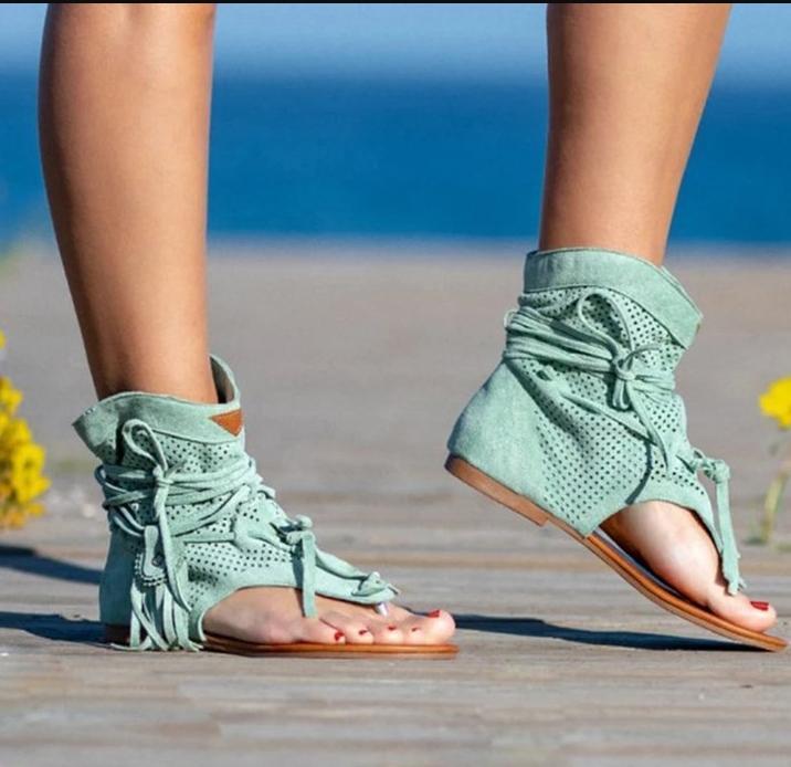 Well Tailored Sandals with a Graceful Silhouette