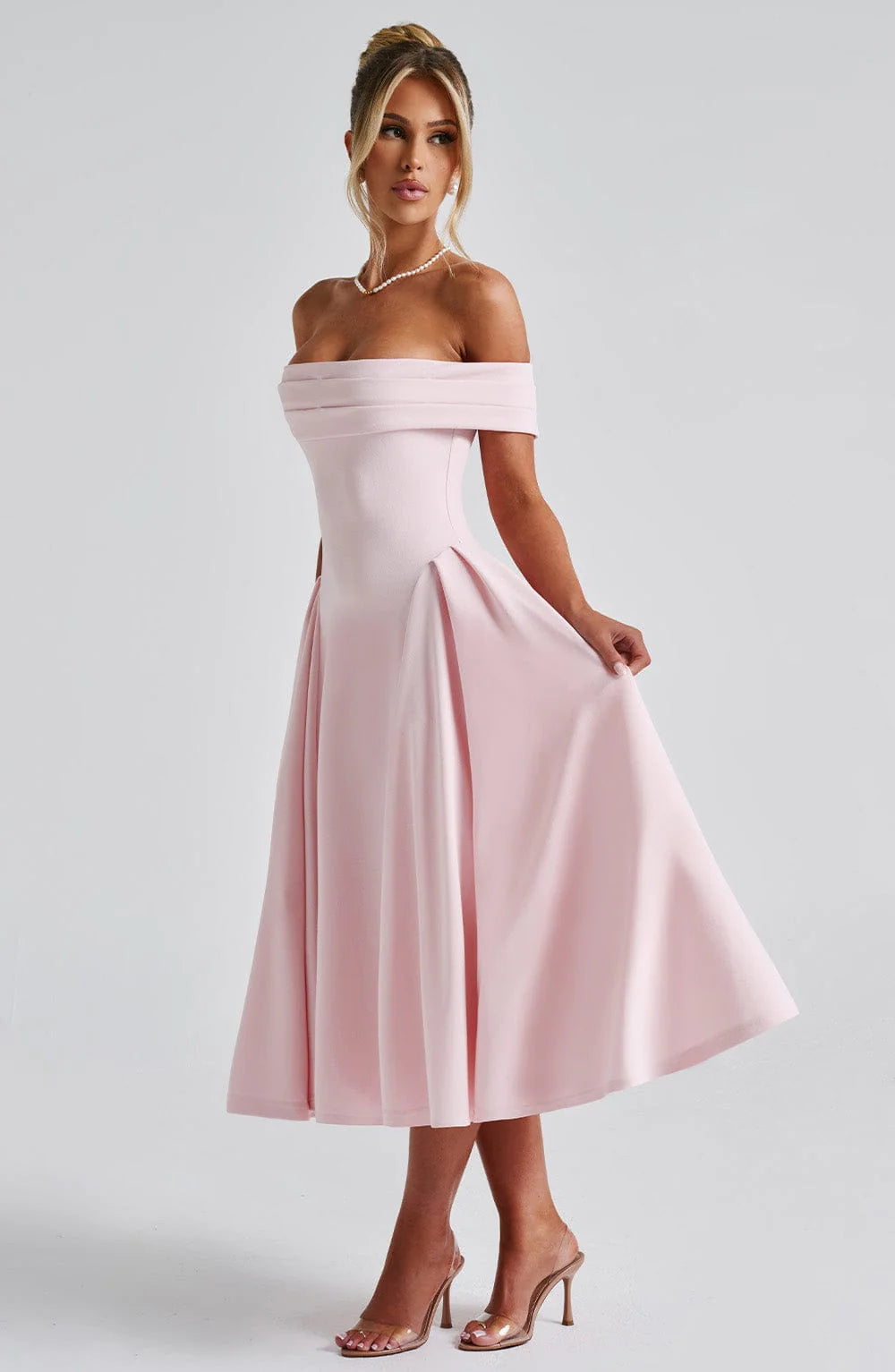 Beautifully Finished Dress in a Timeless Design