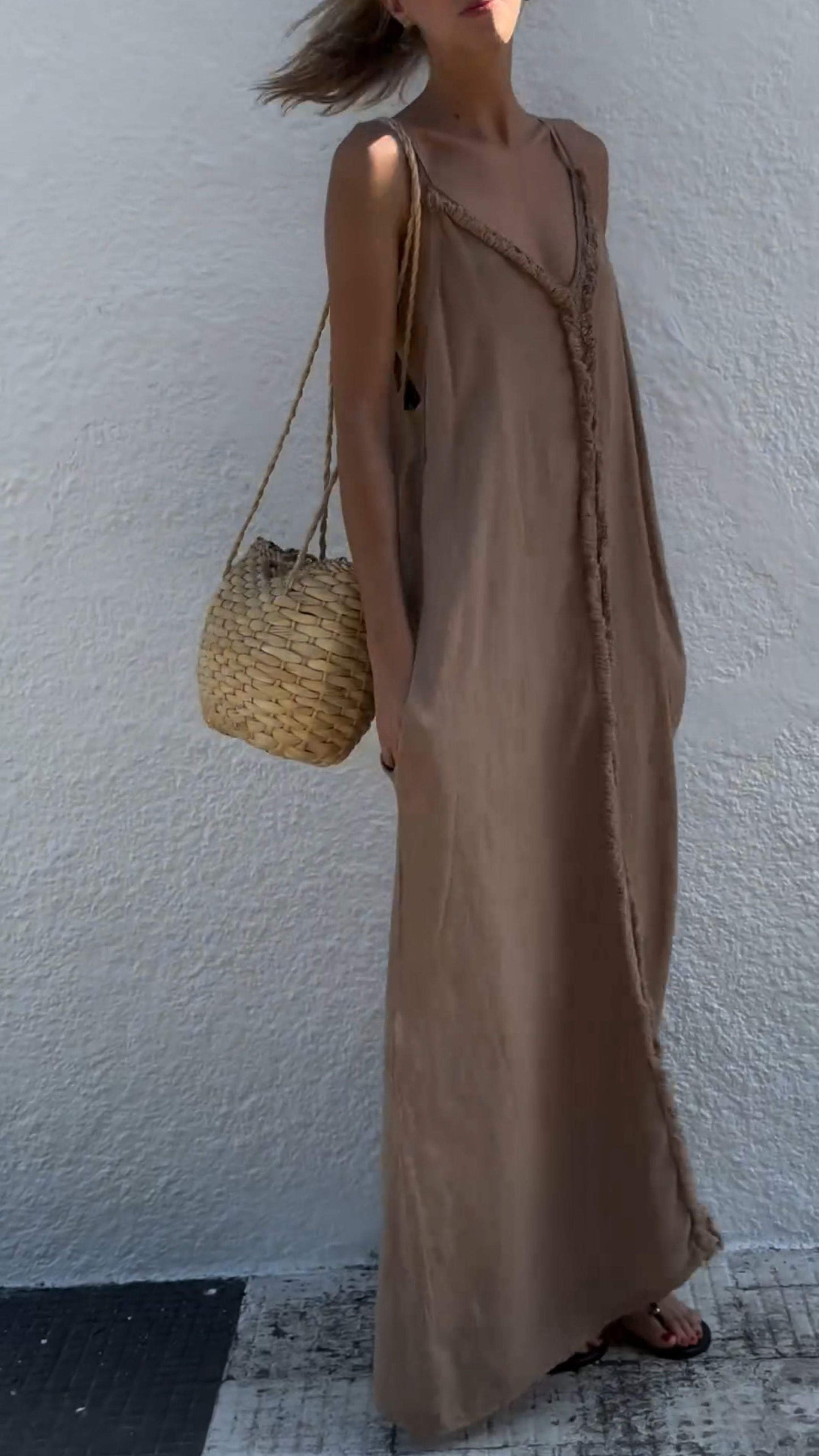 Effortlessly Elegant Dress with a Timeless Design