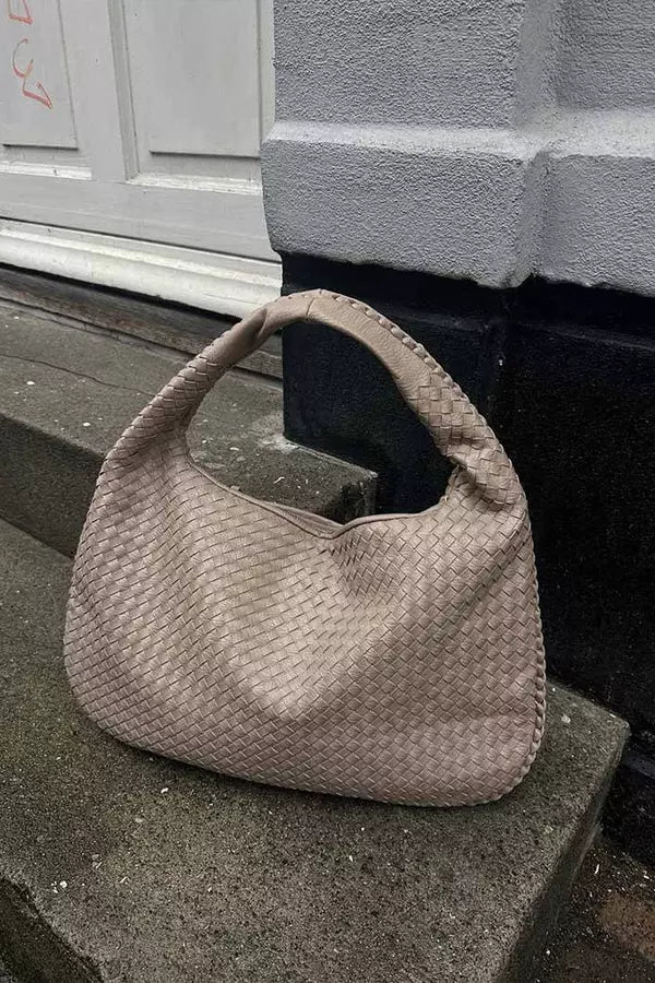 Beautifully Finished Bag in a Timeless Design