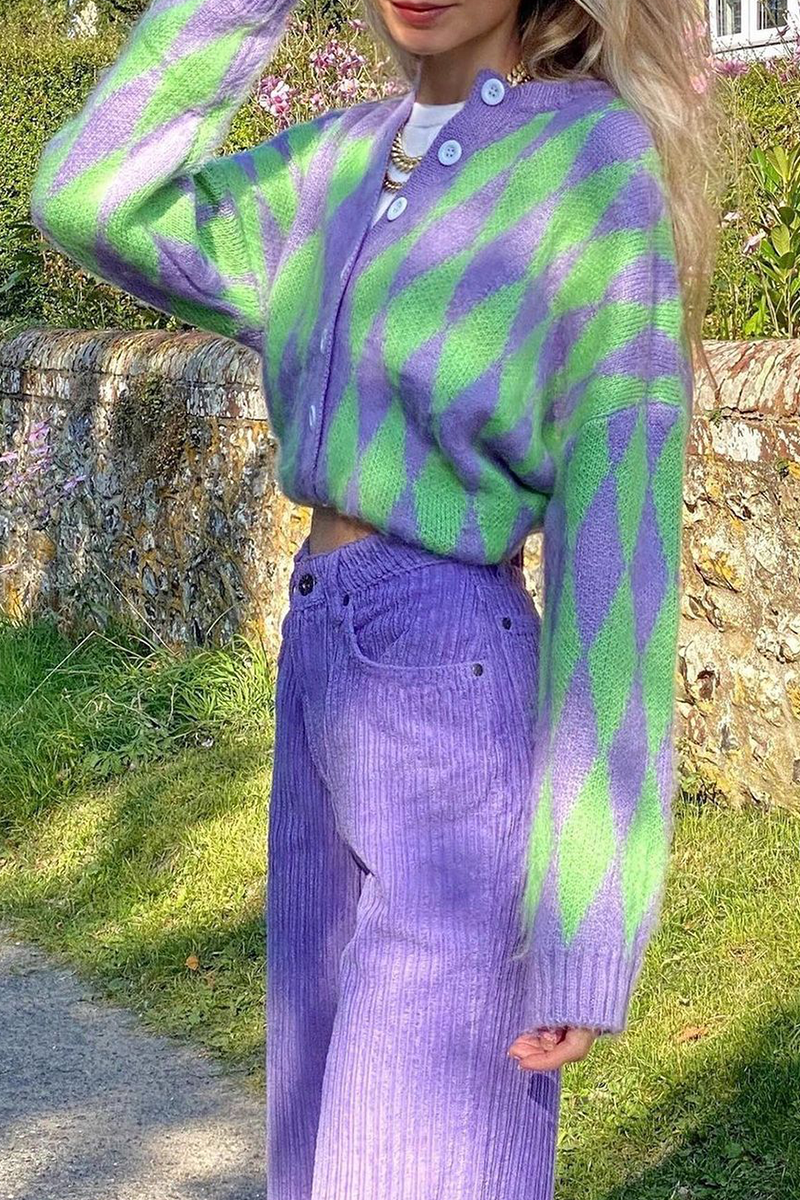 Well Tailored Sweater with a Graceful Silhouette