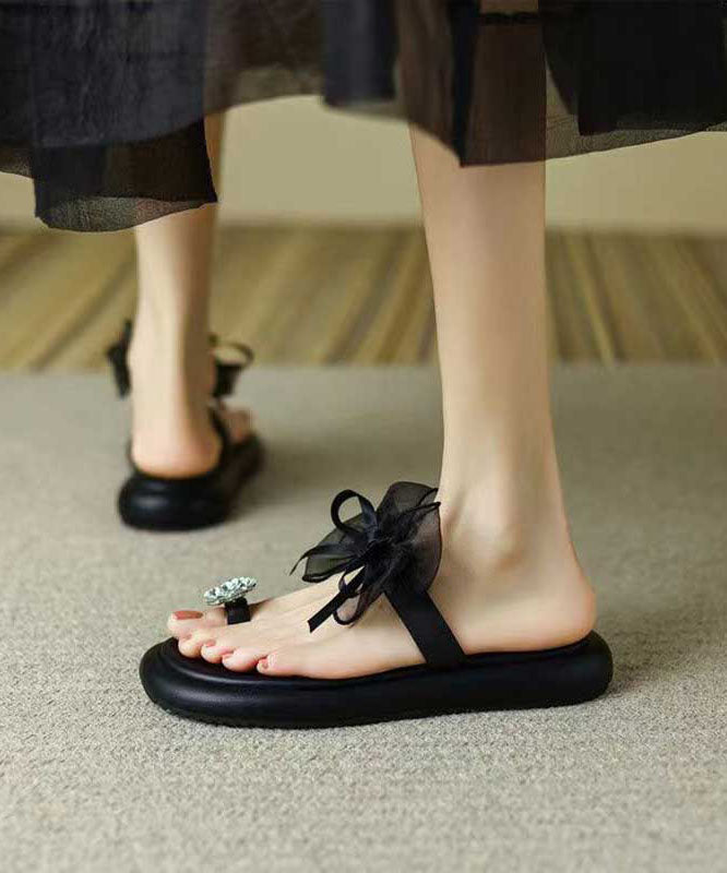 Effortlessly Elegant Sandals with a Timeless Design