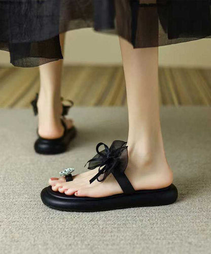 Effortlessly Elegant Sandals with a Timeless Design