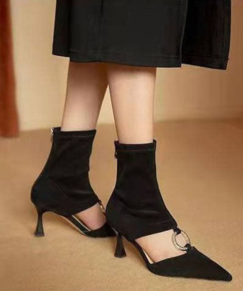 Effortlessly Elegant Boots with a Timeless Design
