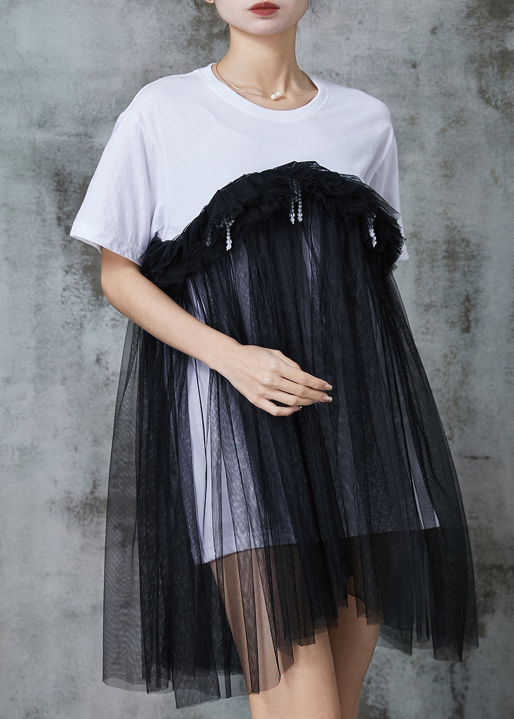 Effortlessly Elegant Dress with a Timeless Design