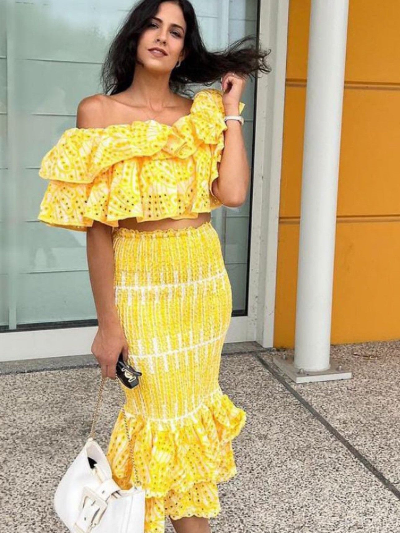 Beautifully Finished Top in a Timeless Design