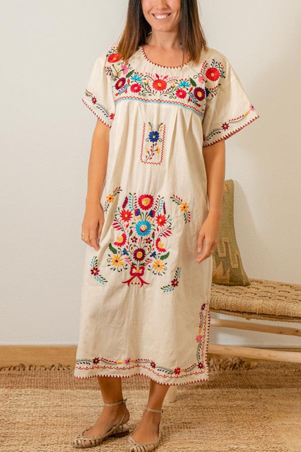 Classic Vintage Dress with a Flattering Fit