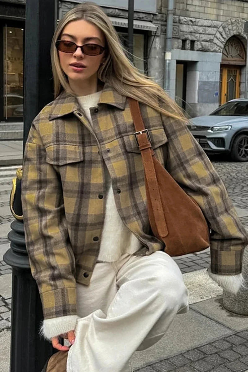 Effortlessly Elegant Jacket with a Timeless Design