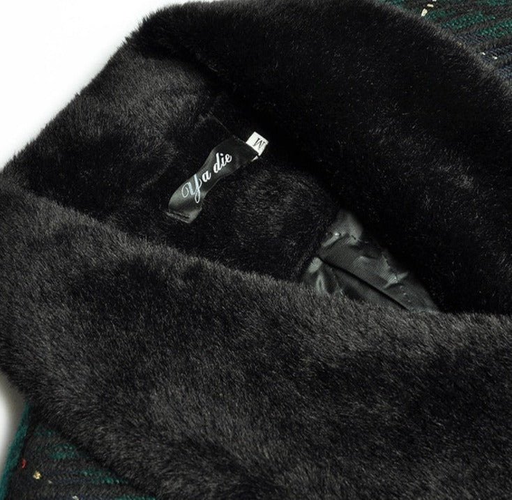 Effortlessly Elegant Coat with a Timeless Design