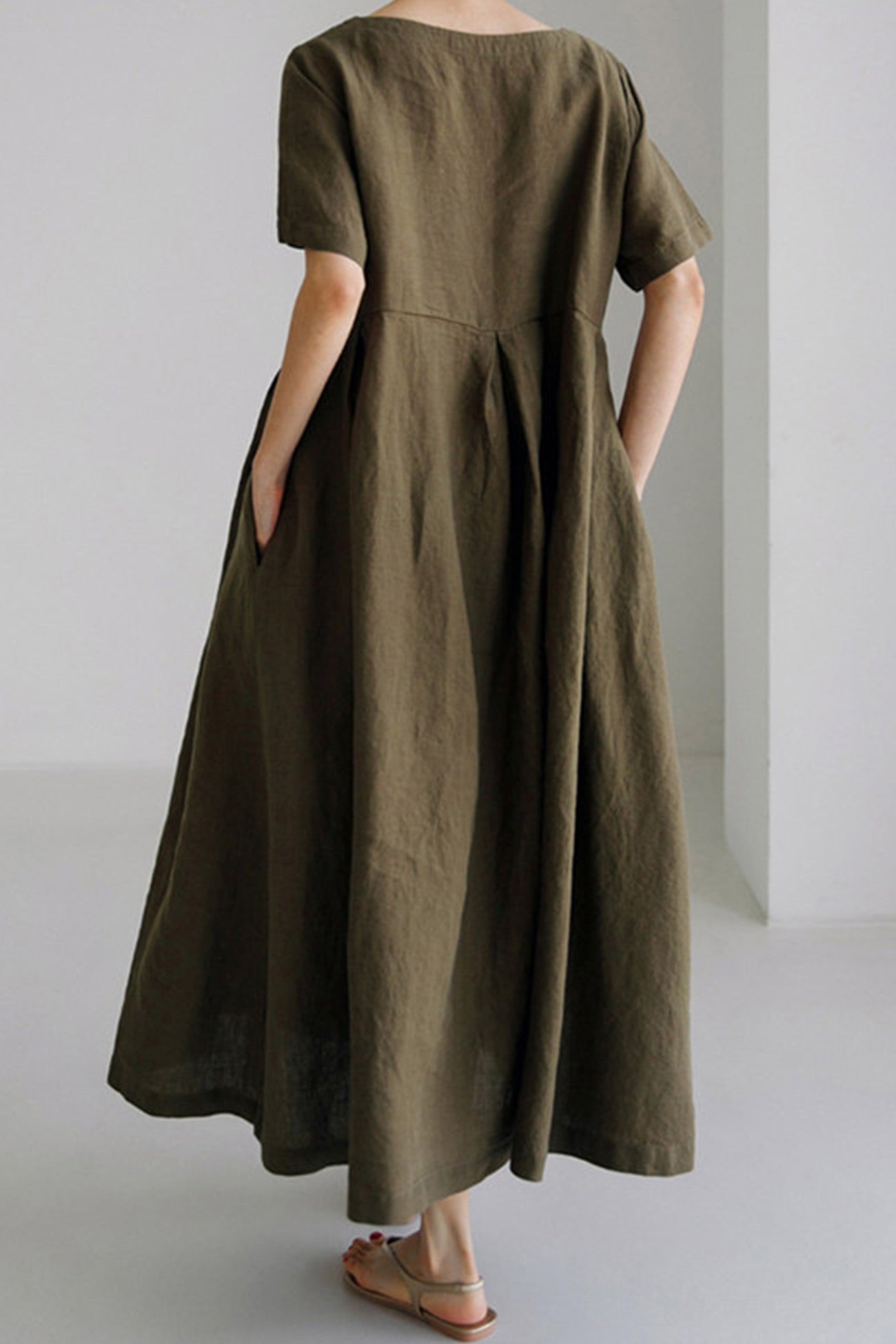 Well Tailored Dress with a Graceful Silhouette