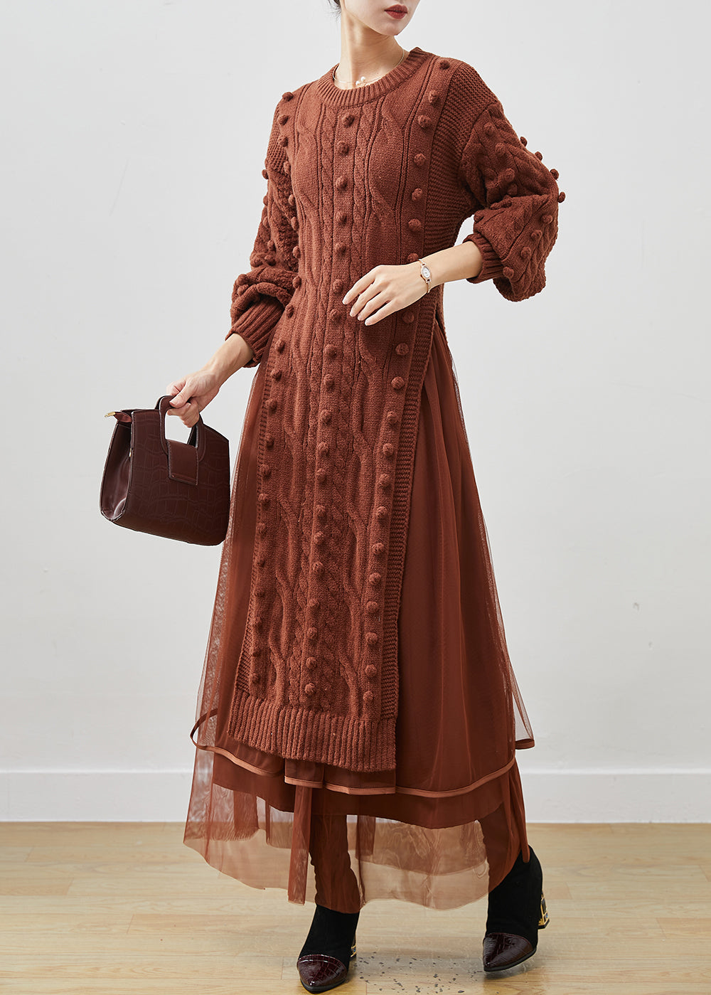 Well Tailored Sweater with a Graceful Silhouette