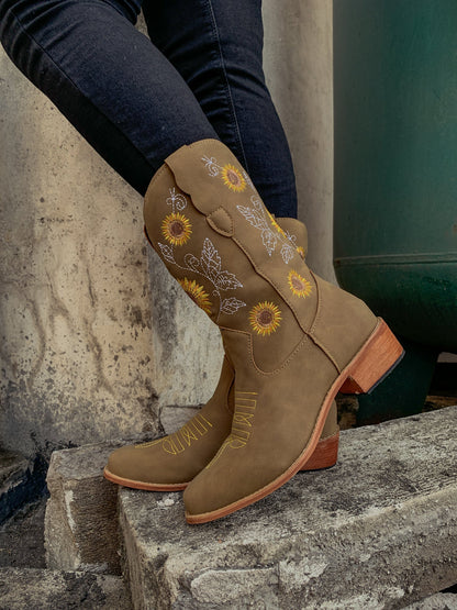 Elegantly Styled Boots for Everyday Wear