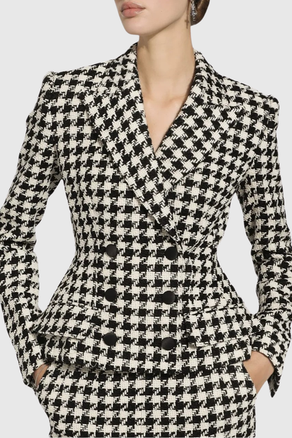 Effortlessly Elegant Jacket with a Timeless Design