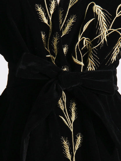 Classic Vintage Dress with a Flattering Fit