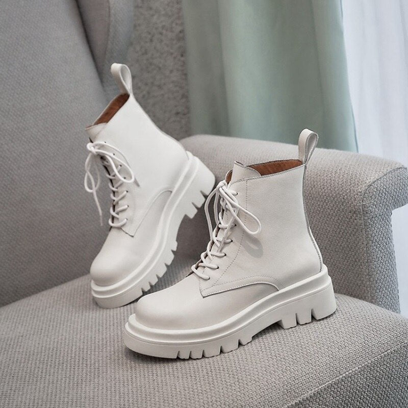 Beautifully Finished Boots in a Timeless Design