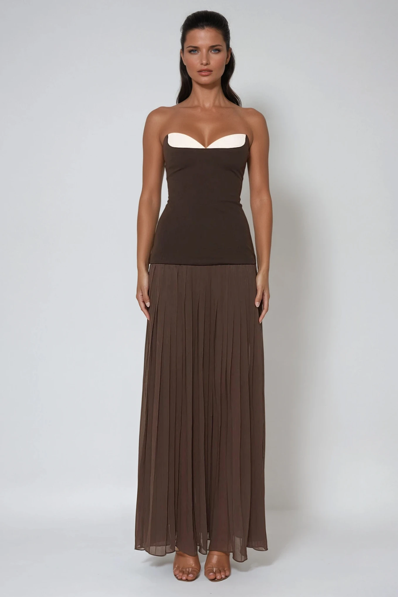 Beautifully Finished Dress in a Timeless Design