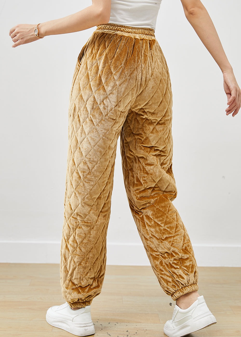 Well Tailored Pants with a Graceful Silhouette