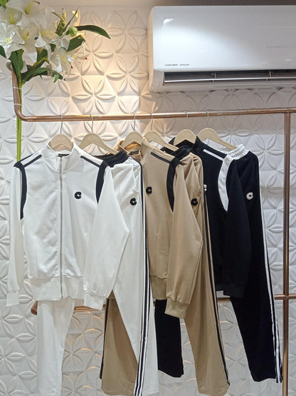 Well Tailored Jacket with a Graceful Silhouette