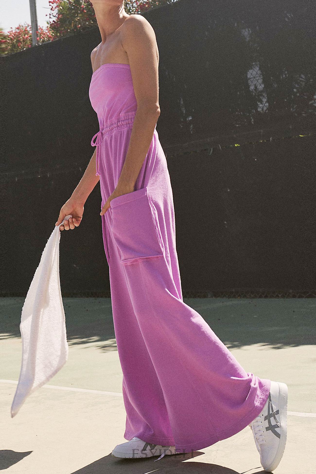 Effortlessly Elegant Garment with a Timeless Design