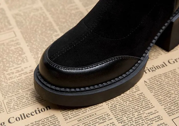 Effortlessly Elegant Boots with a Timeless Design