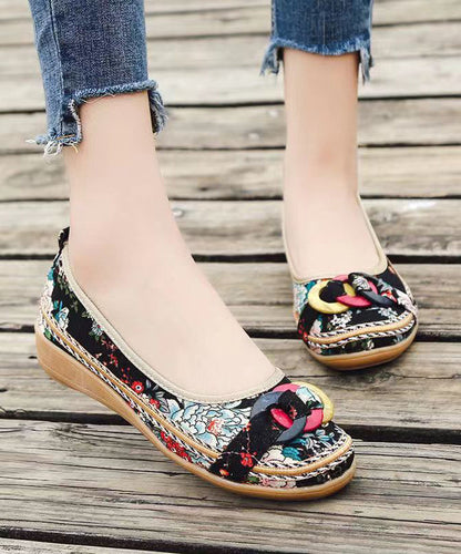 Effortlessly Elegant Heels with a Timeless Design